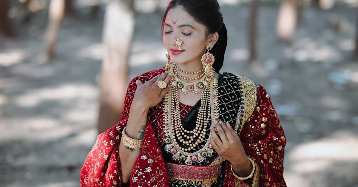découvrez notre collection de bijoux éthiques, alliant esthétique et respect de l'environnement. chaque pièce est fabriquée à partir de matériaux durables et provenant de sources responsables, pour un style chic et engagé.