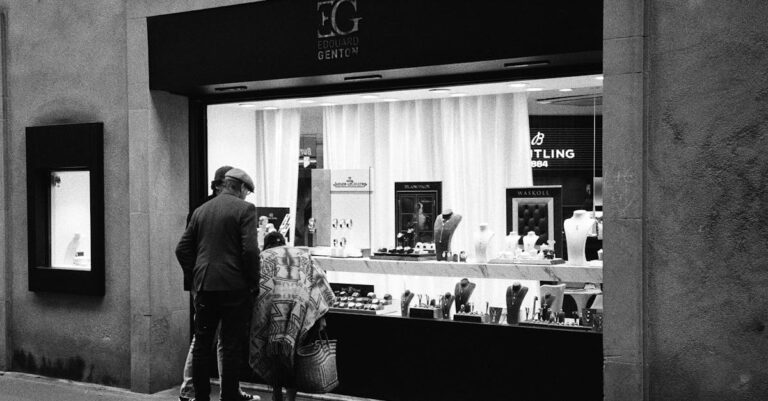 découvrez notre collection de bijoux éthiques, alliant style et responsabilité. fabriqués à partir de matériaux durables et respectueux de l'environnement, nos bijoux soutiennent des pratiques de commerce équitable et valorisent l'artisanat. optez pour une élégance engagée avec nos créations uniques qui racontent une histoire.
