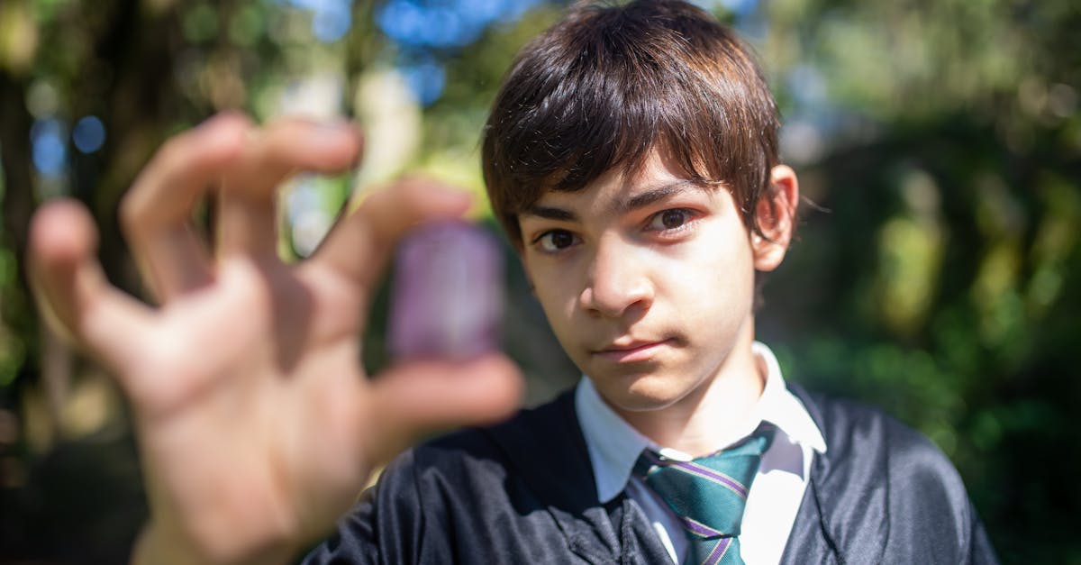 découvrez les écoles en pleine nature, où l'apprentissage se fait en extérieur, favorisant l'éveil des sens des enfants et leur développement personnel grâce à des activités immersives et ludiques en forêt.