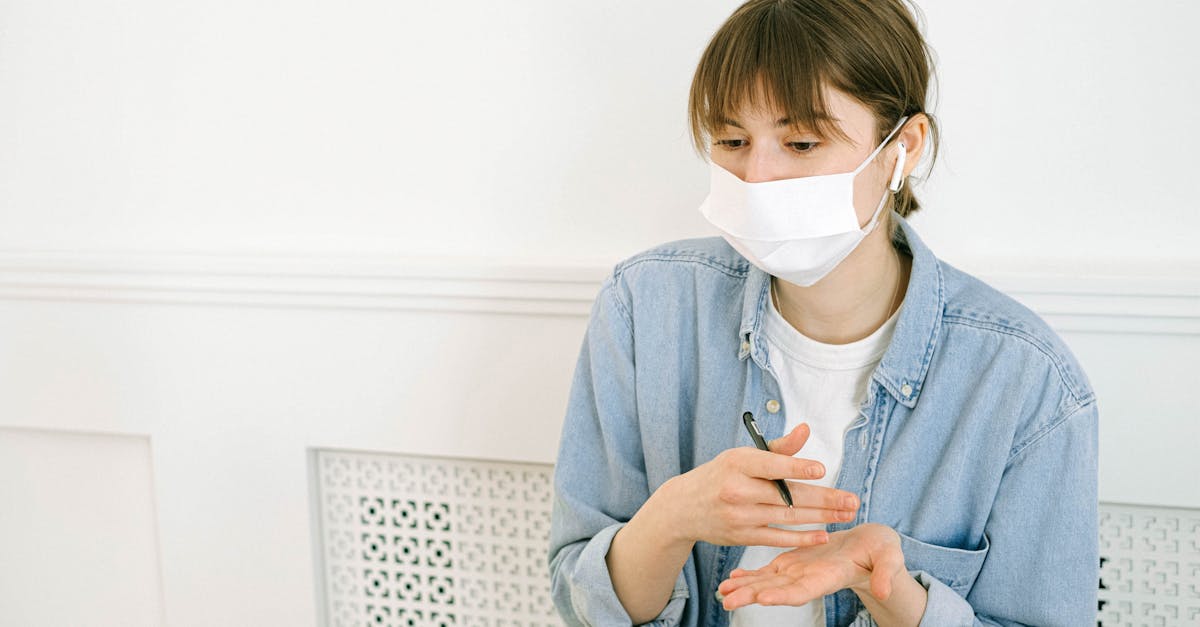 découvrez notre désinfectant pour les mains, formulé pour éliminer 99,9 % des germes tout en hydratant votre peau. idéal pour une utilisation quotidienne, il est parfait pour garder vos mains propres et protégées où que vous soyez.