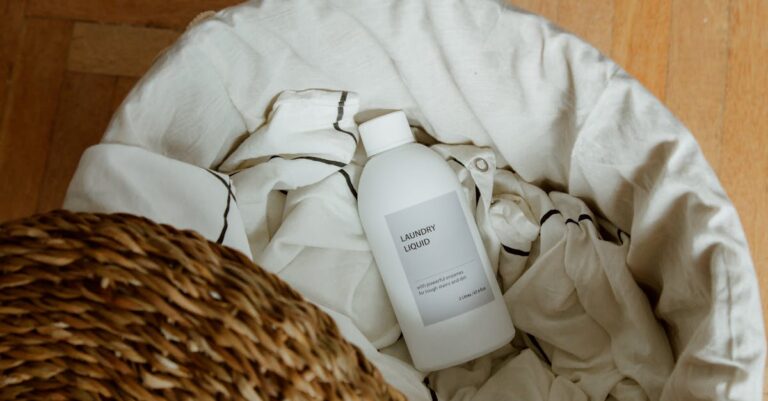 découvrez notre recette facile et économique de lessive maison. fabriquez votre propre détergent à lessive naturel avec des ingrédients simples, respectueux de l'environnement et efficaces pour un linge propre et frais.