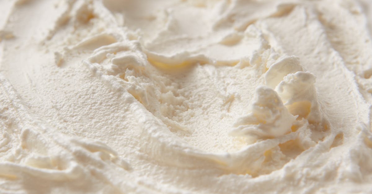 découvrez notre délicieuse glace à la lavande, une expérience gourmande et rafraîchissante qui allie la douceur crémeuse à l'arôme floral subtil de la lavande. parfaite pour les chaudes journées d'été ou comme dessert original, cette glace séduira les amateurs de saveurs uniques. laissez-vous tenter par un voyage sensoriel empreint de douceur et de fraîcheur.