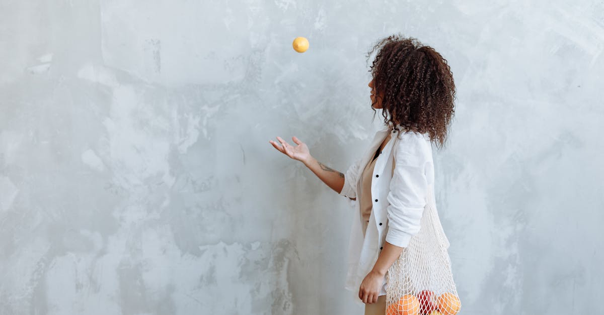 découvrez les bienfaits des écorces de citron ! riches en nutriments et en antioxydants, les écorces de citron peuvent être utilisées en cuisine, en cosmétique ou comme remède naturel. apprenez à les utiliser efficacement pour améliorer votre bien-être au quotidien.