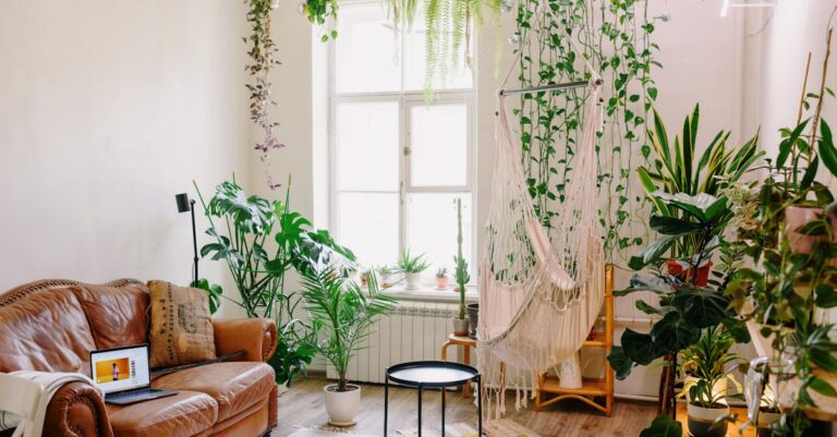 découvrez l'art du macramé, une technique de nouage créative pour créer des décorations uniques pour votre intérieur. apprenez à réaliser des suspensions, des porte-plantes, et des accessoires tendance grâce à nos tutoriels et inspirations. laissez libre cours à votre imagination et embellissez votre espace avec des œuvres faites main.