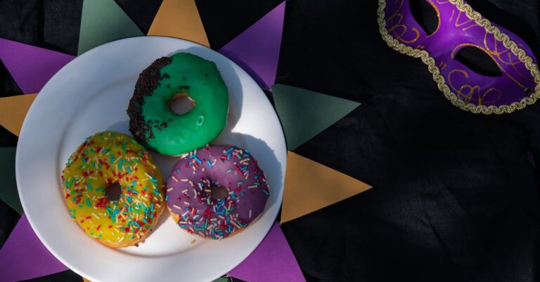 découvrez l'univers festif de mardi gras : costumes colorés, défilés flamboyants et traditions gourmandes. plongez dans une ambiance de joie et de convivialité avant le carême avec des conseils sur les meilleures célébrations et recettes typiques.