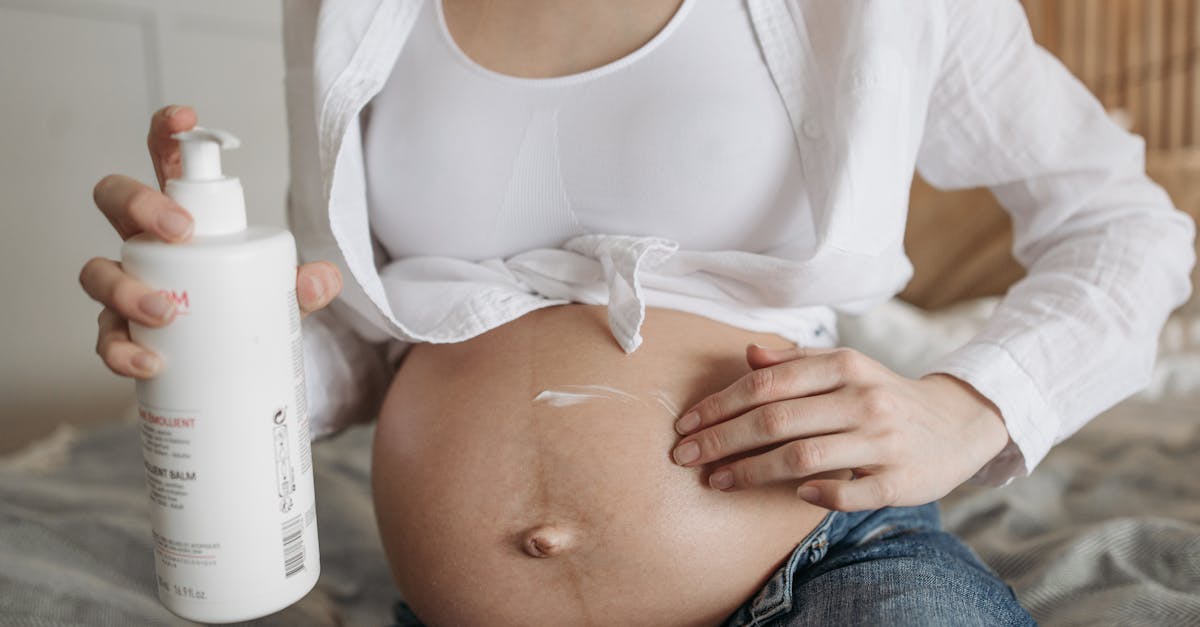 découvrez notre lotion hydratante, formulée pour nourrir et revitaliser votre peau en profondeur. sa texture légère pénètre rapidement, offrant une sensation de confort et d'hydratation durable. idéale pour tous les types de peau, elle laisse votre épiderme doux, souple et éclatant.