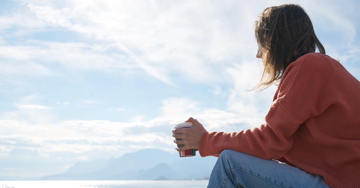 découvrez notre autobronzant naturel qui vous offre un teint doré éclatant sans exposition au soleil. formulé à base d'ingrédients bio, il hydrate votre peau tout en apportant une couleur uniforme et naturelle. parfait pour un bronzage sans risques et respectueux de votre peau.