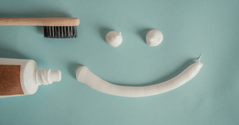 découvrez les bienfaits du blanchiment naturel pour des dents éclatantes et saines. optez pour des solutions douces et efficaces qui mettent en avant des ingrédients naturels pour un sourire radieux sans produits chimiques agressifs.