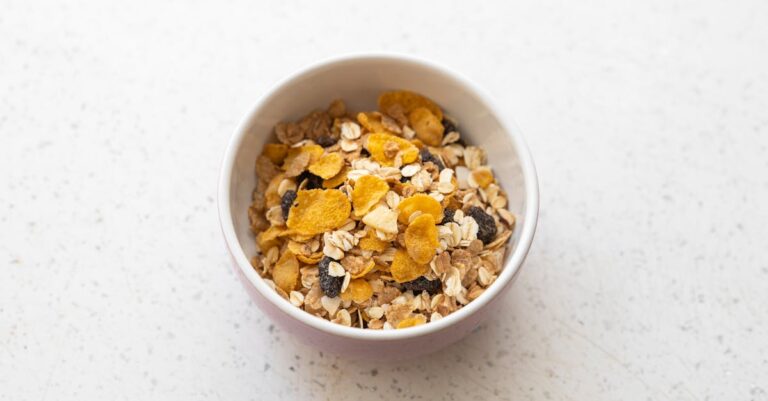 découvrez le lait d'avoine, une alternative végétale crémeuse et nutritive, idéale pour vos boissons, recettes et moments de bien-être. sans lactose ni produits d'origine animale, le lait d'avoine offre une saveur délicate et se marie parfaitement avec le café, les smoothies et plus encore.