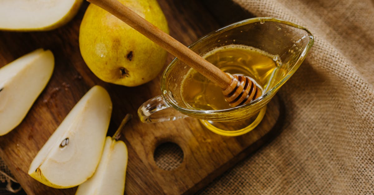 découvrez le délice naturel du miel de poire. une douceur fruitée qui rehausse vos plats et boissons, tout en apportant des bienfaits pour votre santé. idéal pour accompagner vos petits-déjeuners ou comme ingrédient star de vos recettes.