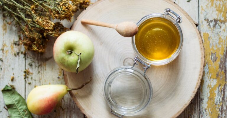 découvrez le délice du miel de poire, un trésor de la nature qui allie douceur et saveurs fruitées. parfait pour accompagner vos plats, tartines ou infusions, ce miel artisanal saura séduire vos papilles. offrez-vous une expérience gustative unique!