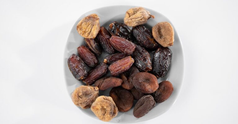découvrez les bienfaits de l'huile de prune, un trésor de bien-être pour la peau et les cheveux. apprenez à l'intégrer dans votre routine beauté pour hydrater, nourrir et revitaliser votre épiderme.