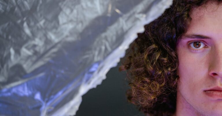 découvrez l'univers du 'recycled hair', une approche innovante et durable transformant les cheveux recyclés en produits écoresponsables. apprenez comment cette initiative contribue à la réduction des déchets et à la préservation de l'environnement tout en offrant des solutions capillaires uniques.