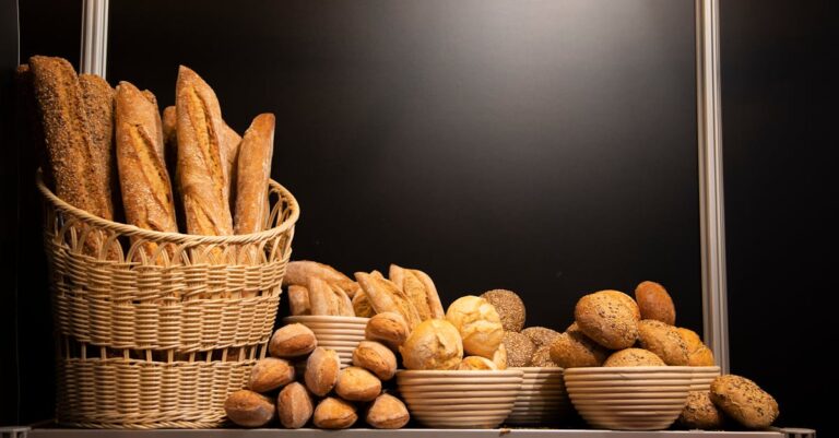 découvrez l'art de la fabrication du pain au levain, une délicieuse tradition boulangère. apprenez les techniques essentielles pour réussir votre pain fait maison, savourez ses textures uniques et son goût irrésistible. rejoignez-nous pour explorer les secrets du levain!