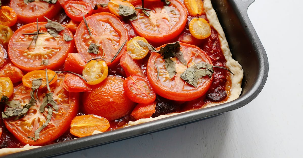 découvrez une délicieuse recette de tarte vegan qui ravira vos papilles ! fabriquée avec des ingrédients 100% d'origine végétale, cette tarte est parfaite pour les amateurs de desserts gourmands et sains. un vrai régal pour toute occasion !