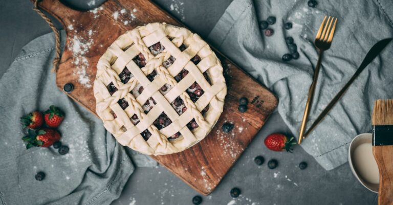 découvrez notre délicieuse recette de tarte vegan, parfaite pour les amateurs de desserts sains et gourmands. préparez une pâte fondante et garnissez-la de fruits frais ou de crèmes onctueuses, sans aucun produit d'origine animale. une expérience culinaire savoureuse qui ravira toutes les papilles!