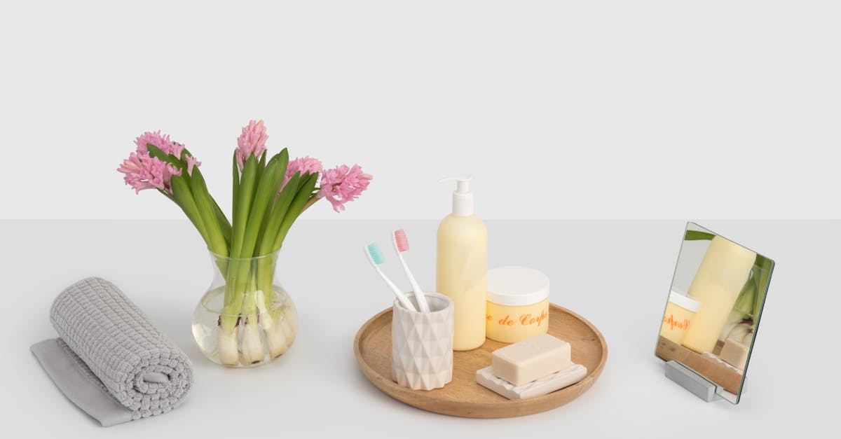 découvrez notre dentifrice blanchissant qui illumine votre sourire tout en protégeant vos dents. formulé avec des ingrédients efficaces, il aide à éliminer les taches et à prévenir le jaunissement, pour des dents éclatantes de blancheur au quotidien.
