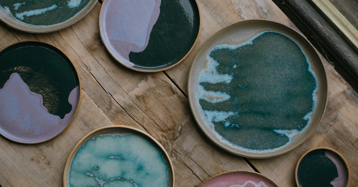 découvrez le monde fascinant des glaçages ! apprenez comment ajouter une touche sucrée et esthétique à vos pâtisseries grâce à nos astuces et recettes de glaçage. transformez vos créations culinaires en véritables œuvres d'art !