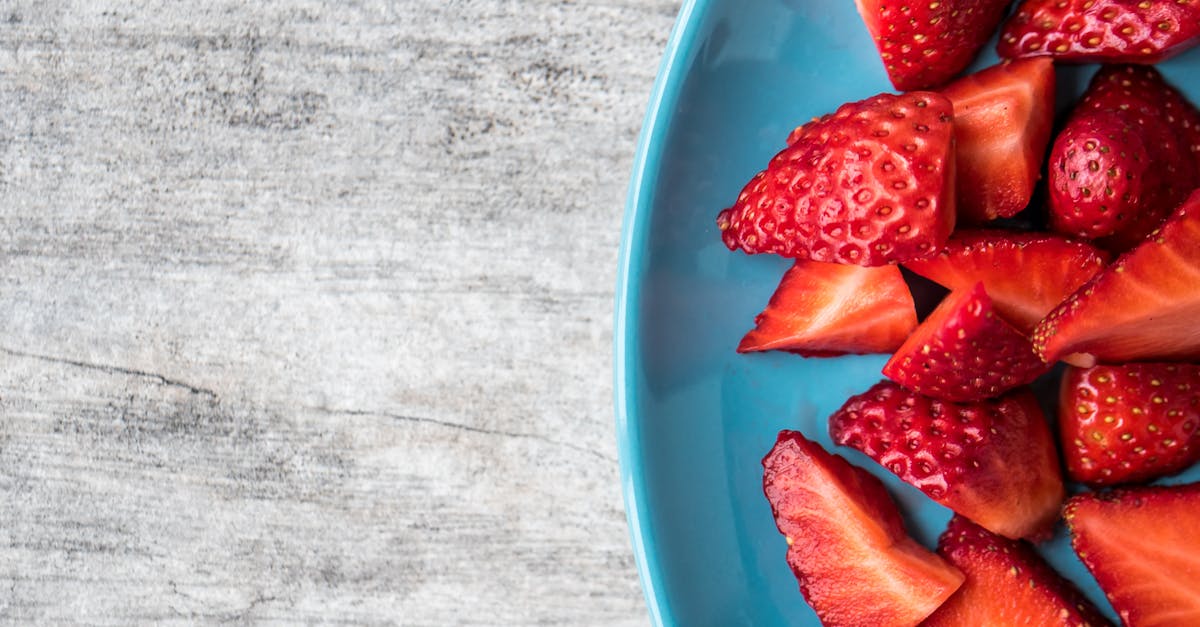 découvrez l'univers succulent des fraises : leurs variétés, bienfaits nutrionnels et délicieuses recettes pour savourer ce fruit estival. apprenez à les choisir, conserver et intégrer dans vos plats pour une explosion de saveurs sucrées et juteuses.