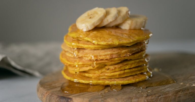 découvrez une délicieuse sélection de recettes à base de bananes, idéales pour tous les gourmands ! que vous souhaitiez préparer un dessert sucré, un smoothie rafraîchissant ou une collation nourrissante, nos recettes innovantes vous inspireront à utiliser ce fruit polyvalent en cuisine.