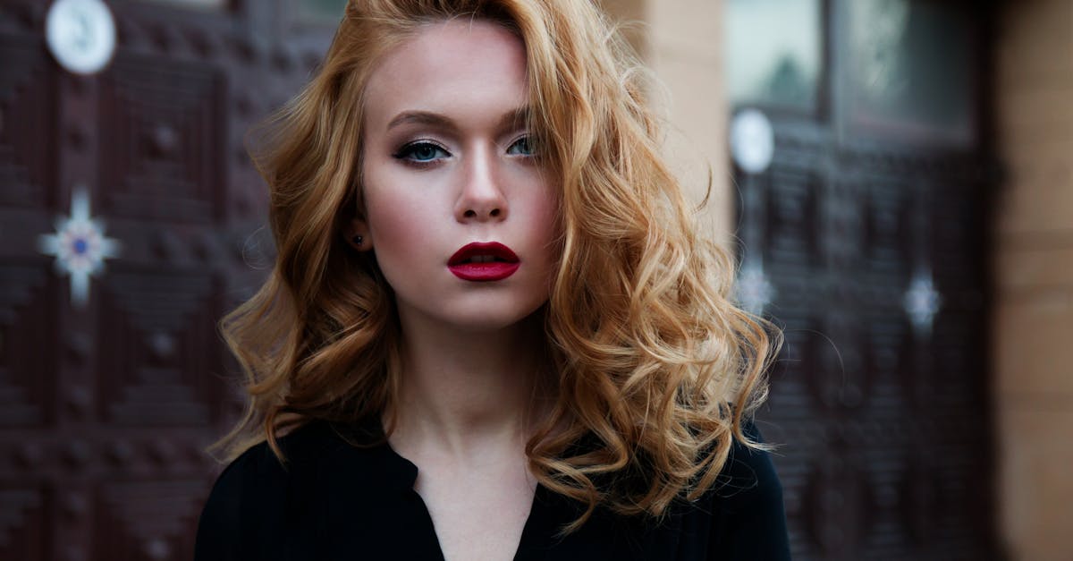 découvrez l'univers fascinant des blondes : des tendances capillaires, des conseils de soins et des inspirations de styles. explorez comment mettre en valeur cette couleur éclatante et obtenir des looks éblouissants qui vous correspondent.