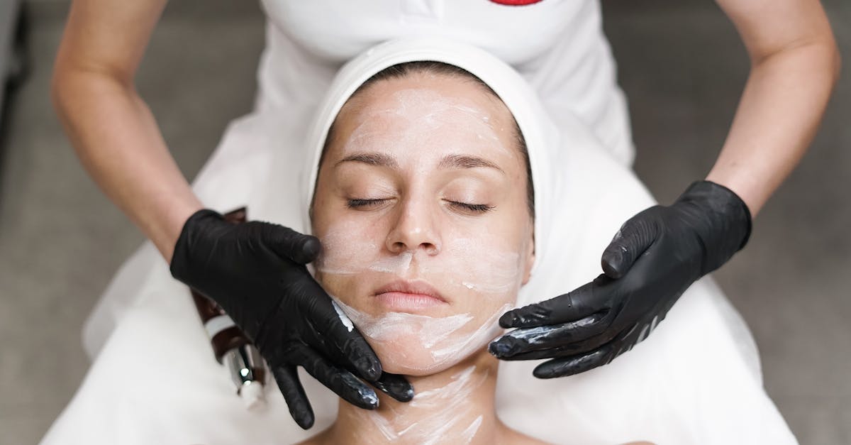 découvrez les bienfaits d'un masque facial au chocolat pour une peau éclatante et nourrie. ce soin délicieux hydrate, purifie et offre un moment de détente ultime grâce à ses ingrédients riches en antioxydants. offrez à votre visage un traitement luxueux tout en profitant d'une expérience sensorielle inoubliable.
