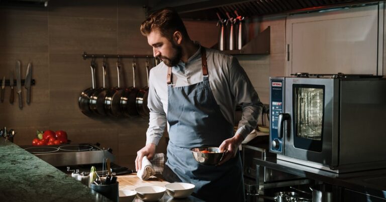 découvrez des astuces de cuisine essentielles pour améliorer vos compétences culinaires. que vous soyez débutant ou expert, nos conseils pratiques vous aideront à préparer des plats savoureux et à maîtriser les techniques de cuisson.