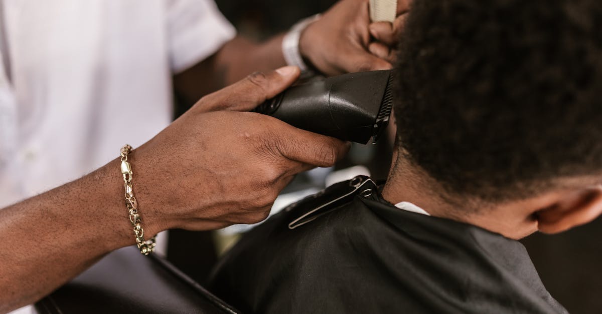 découvrez des astuces essentielles pour protéger vos cheveux des agressions extérieures. apprenez à maintenir la santé et la brillance de votre chevelure grâce à des conseils pratiques sur les soins, les produits et les techniques de protection adaptés à tous les types de cheveux.