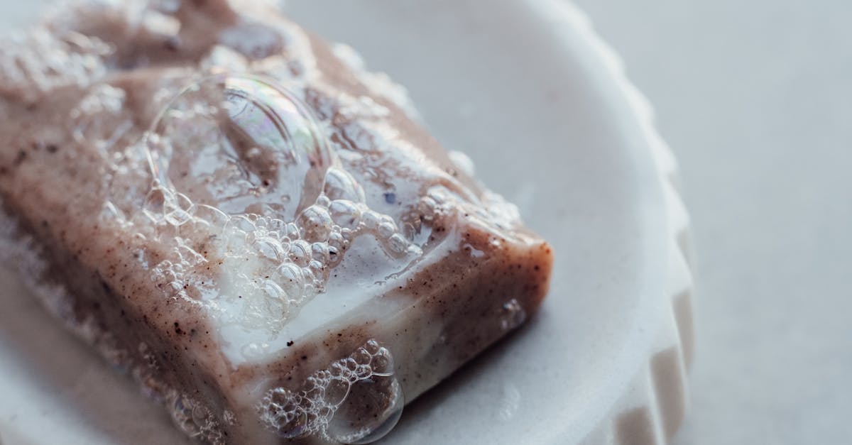 découvrez l'art du savon fait maison avec nos recettes faciles et naturelles. fabriquez vos propres savons personnalisés, exempte de produits chimiques, pour un soin doux et respectueux de votre peau. explorez des idées créatives pour ajouter des fragrances et des couleurs !