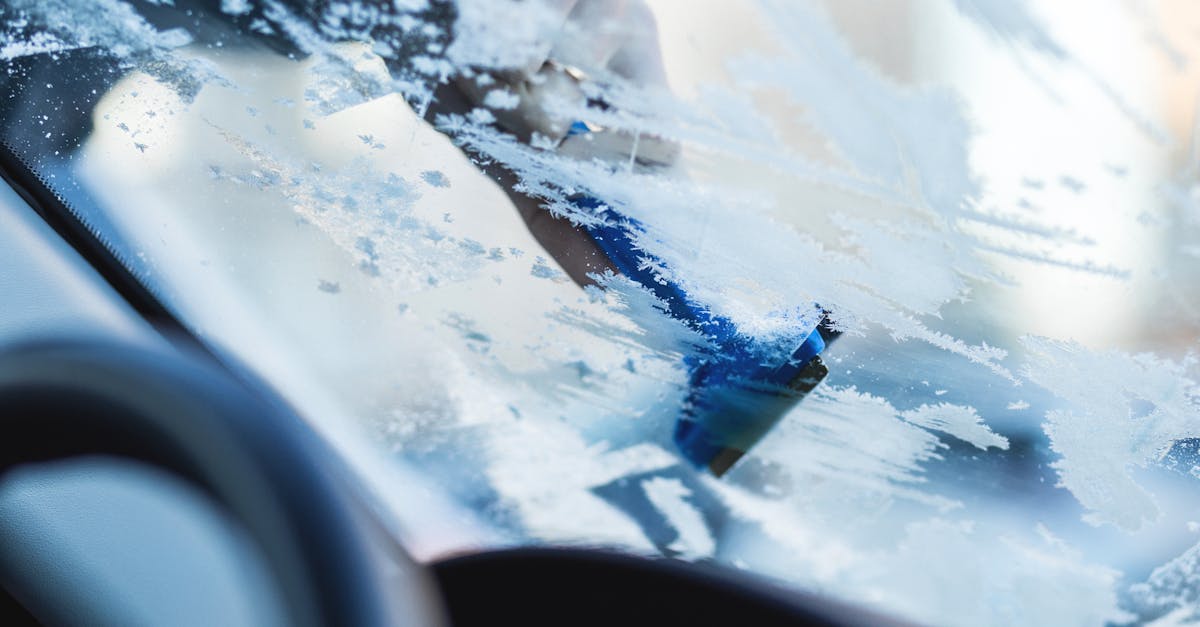 découvrez des solutions efficaces pour l'enlèvement de la glace. apprenez des techniques et des astuces pour dégager vos allées, trottoirs et toits en toute sécurité tout en préservant vos surfaces.