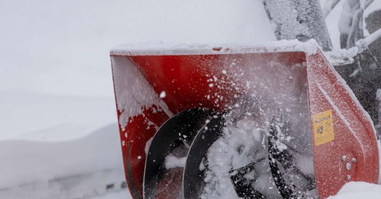 découvrez nos solutions efficaces pour le déneigement et le retrait de la glace. assurez la sécurité de vos allées et trottoirs tout en préservant vos surfaces. faites face à l'hiver avec sérénité !