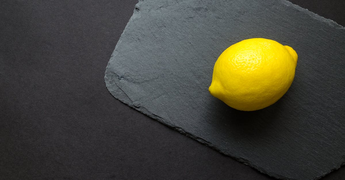 découvrez tout sur le citron : ses bienfaits pour la santé, des recettes savoureuses et des astuces pour l'intégrer facilement dans votre cuisine. plongez dans l'univers acide et rafraîchissant du citron, un agrume indispensable pour vos plats et boissons.