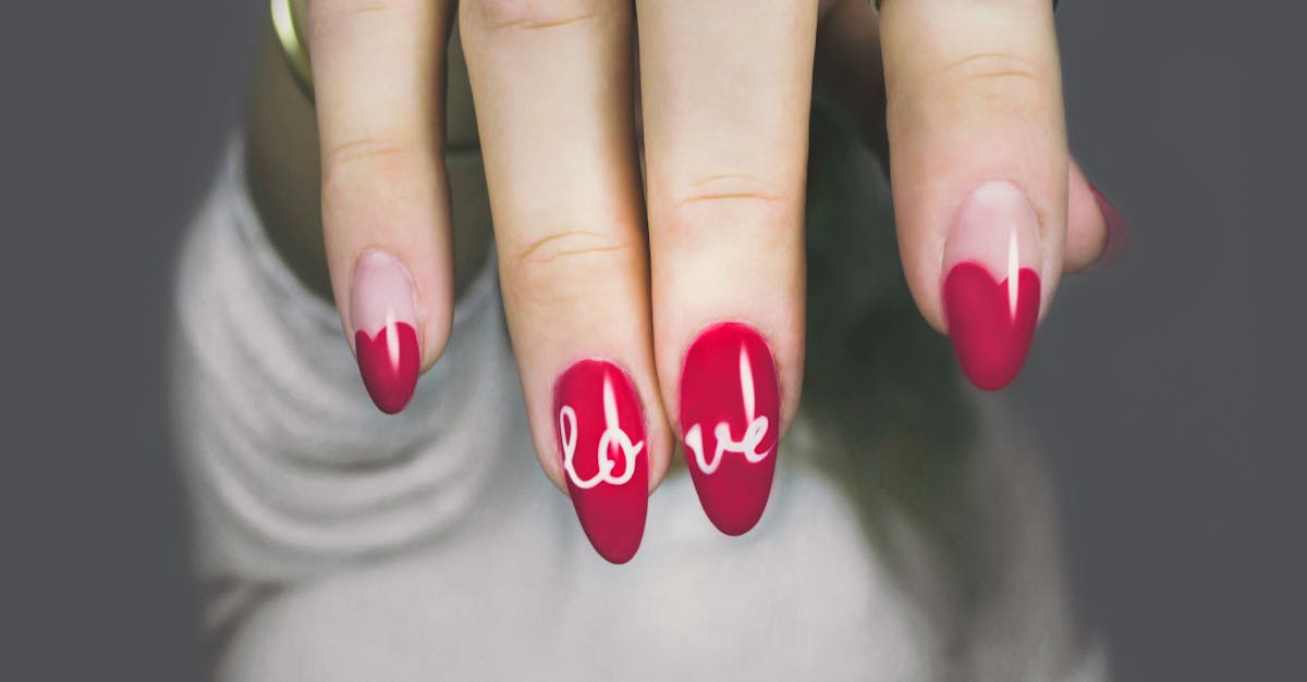 découvrez des astuces efficaces pour éliminer les taches de vernis à ongles facilement et rapidement. retrouvez la propreté de vos surfaces avec nos conseils pratiques et produits recommandés.