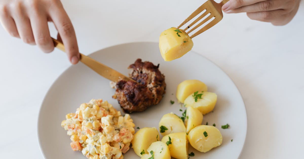 découvrez les erreurs courantes à éviter lors de la cuisson des pommes de terre pour obtenir des plats savoureux et réussis à chaque fois. apprenez les astuces des chefs et perfectionnez votre technique de cuisson des pommes de terre.