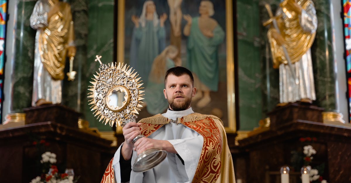 découvrez l'univers des saints, figures emblématiques de foi et de dévotion, leurs histoires inspirantes, les traditions qui les entourent et l'impact qu'ils ont sur la spiritualité et la culture à travers les âges.
