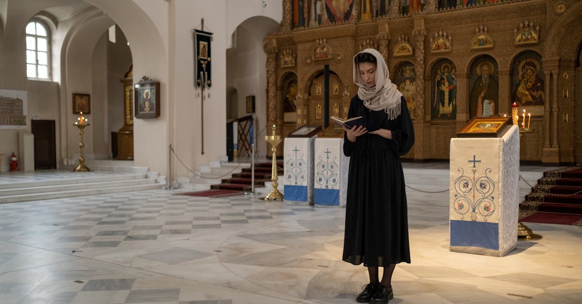 découvrez les récits inspirants des saints, figures emblématiques de la foi et de la vertu, qui ont marqué l'histoire par leur dévouement et leurs actes de charité. plongez dans l'univers spirituel et les leçons intemporelles qu'ils nous léguent.