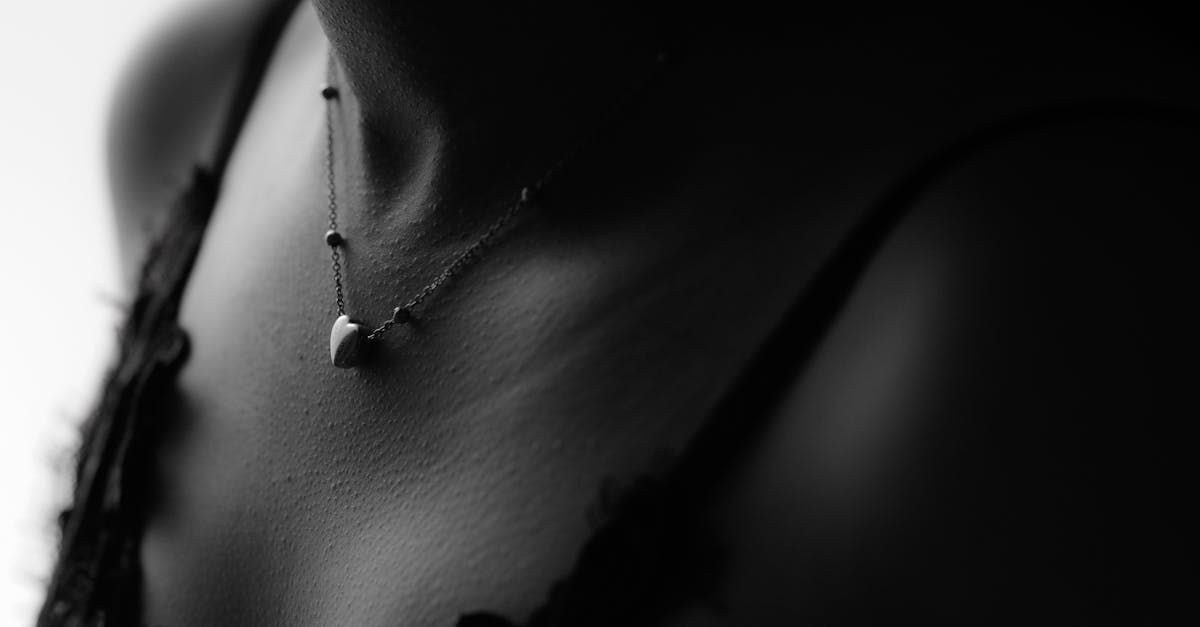 découvrez tout sur les acrochordons, ces petites excroissances cutanées inoffensives. apprenez leurs causes, comment les prévenir et les traiter efficacement pour améliorer votre bien-être et votre confiance en vous.