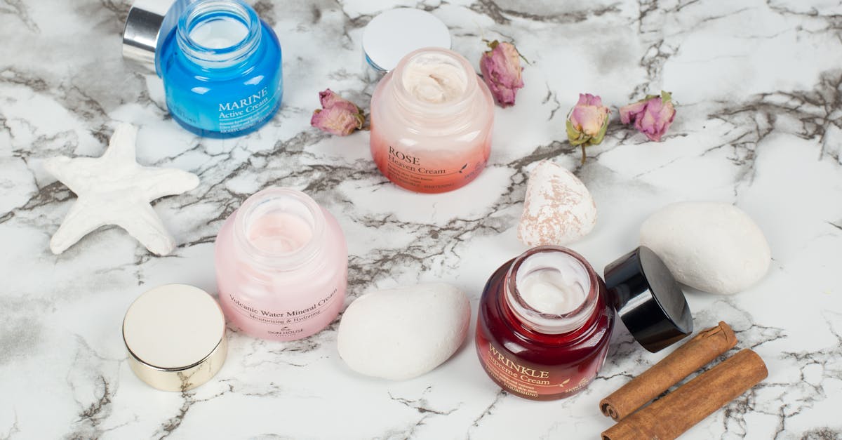 découvrez notre crème anti-rides, spécialement formulée pour réduire l'apparence des rides et des ridules. sa formule enrichie en ingrédients hydratants et régénérants laisse votre peau visiblement plus lisse et éclatante. idéale pour tous types de peau, elle redonne jeunesse et fermeté à votre visage. offrez à votre peau le soin qu'elle mérite !