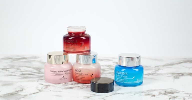 découvrez notre crème anti-rides exclusive, formulée pour lisser votre peau et réduire les signes du vieillissement. offrez à votre visage l'hydratation et la fermeté qu'il mérite, pour un teint éclatant et rajeuni. essayez-la dès aujourd'hui et révélez une peau radieuse!