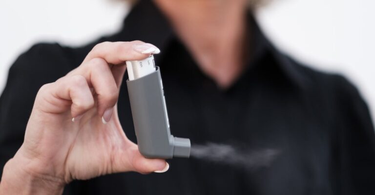 découvrez notre spray anti-acariens efficace qui élimine les allergènes et protège votre espace de vie. profitez d'un environnement plus sain avec une formule spécialement conçue pour combattre les poussières et améliorer votre confort au quotidien.