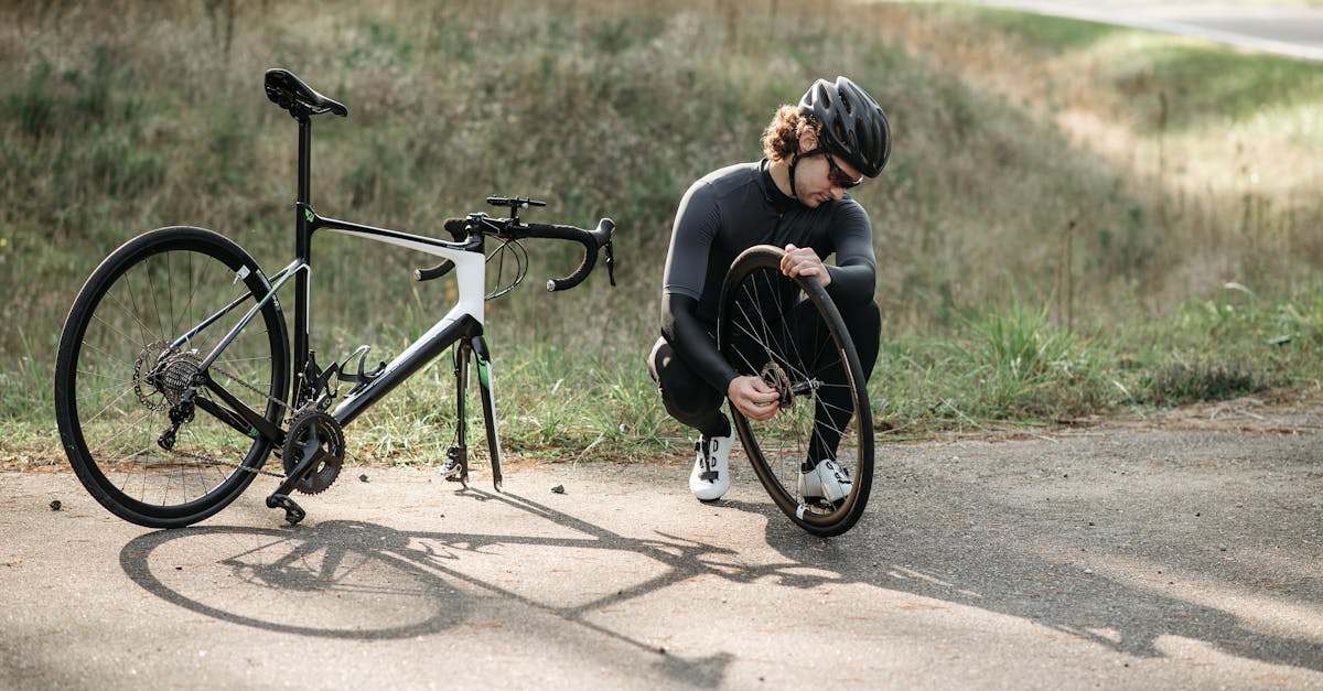 découvrez nos conseils pratiques pour l'entretien de votre vélo. apprenez à effectuer des réparations simples, à entretenir votre chaîne et vos freins, et à prolonger la durée de vie de votre bicyclette tout en améliorant votre expérience de cyclisme.