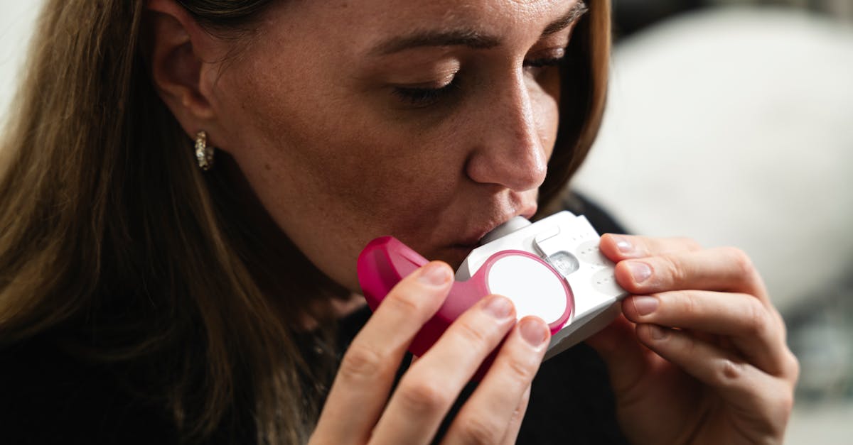 découvrez tout ce que vous devez savoir sur la bronchite : symptômes, causes, traitements et conseils pour soulager cette inflammation des voies respiratoires. informez-vous et apprenez à gérer cette condition pour améliorer votre santé respiratoire.