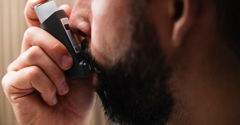 découvrez tout ce qu'il faut savoir sur la bronchite : ses causes, symptômes, traitements et conseils pour soulager votre confort respiratoire. informez-vous sur les différences entre la bronchite aiguë et chronique et les moyens de prévenir cette inflammation des bronches.