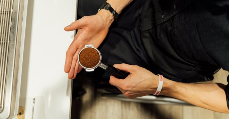 découvrez les multiples usages des marcs de café : compost naturel, exfoliant doux pour la peau, répulsif à insectes et bien plus encore. apprenez comment réutiliser ces résidus pour un mode de vie éco-responsable et durable.