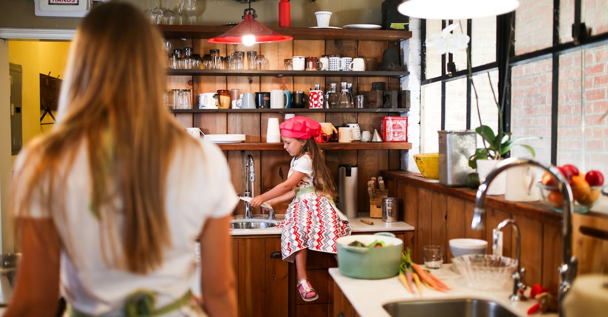 découvrez des astuces et conseils pratiques pour améliorer l'efficacité en cuisine. apprenez à optimiser votre temps de préparation, à organiser votre espace de travail et à maîtriser des techniques de cuisson rapides pour préparer de délicieux repas en un rien de temps.