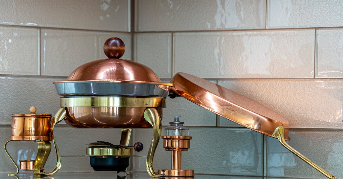 découvrez notre sélection de cocottes en cuivre, alliant tradition et performance pour une cuisine raffinée. profitez de la conductivité thermique exceptionnelle du cuivre pour des plats savoureux et parfaitement cuits. idéal pour les chefs passionnés et les amateurs de gastronomie.