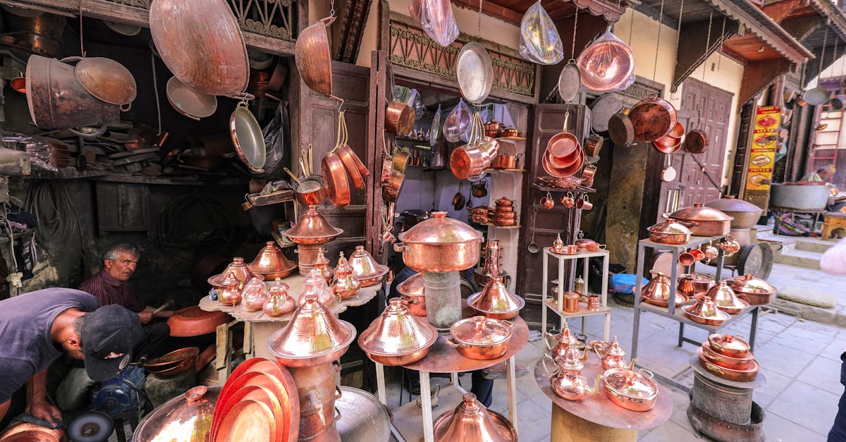 découvrez l'élégance et la performance des ustensiles de cuisine en cuivre. idéaux pour une cuisson précise et rapide, nos casseroles et poêles en cuivre allient tradition artisanale et design contemporain pour sublimer vos plats et rehausser votre expérience culinaire.
