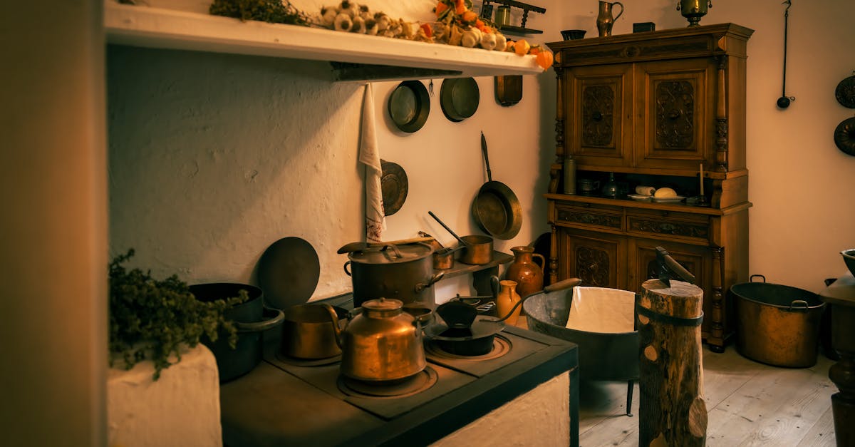 découvrez la cuisine raffinée avec notre gamme de casseroles et ustensiles en cuivre, alliant performance, esthétique et tradition. idéal pour les chefs passionnés cherchant une précision de cuisson inégalée et un design élégant dans leur cuisine.