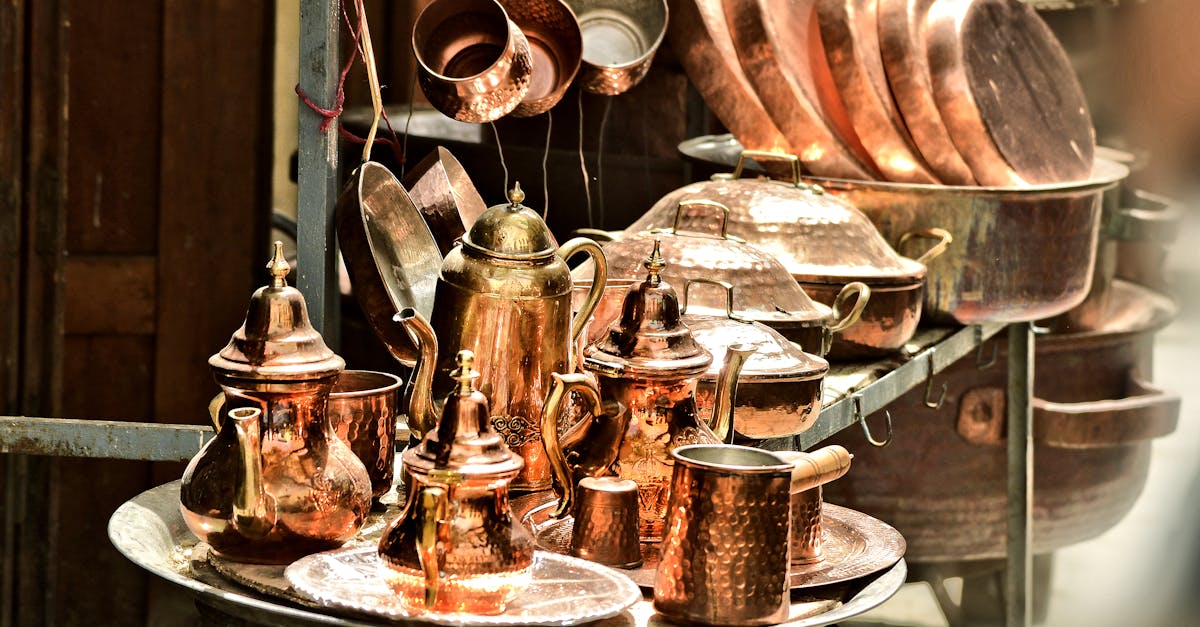 découvrez l'art de la cuisine avec notre collection de ustensiles en cuivre. que ce soit pour un mijotage parfait, une cuisson uniforme ou simplement pour ajouter une touche d'élégance à votre cuisine, notre vaisselle en cuivre allie performance et esthétique. transformez vos repas en expériences culinaires inoubliables grâce à la chaleur réactive du cuivre.