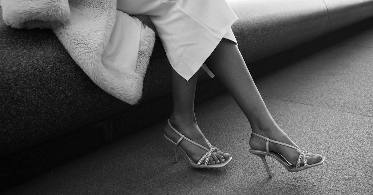 découvrez nos conseils et solutions pour soulager et traiter les talons fendillés. apprenez à prendre soin de vos pieds et à retrouver une peau douce et lisse grâce à des remèdes naturels et des soins adaptés.